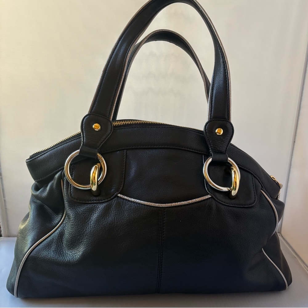 B Makowsky leather purse